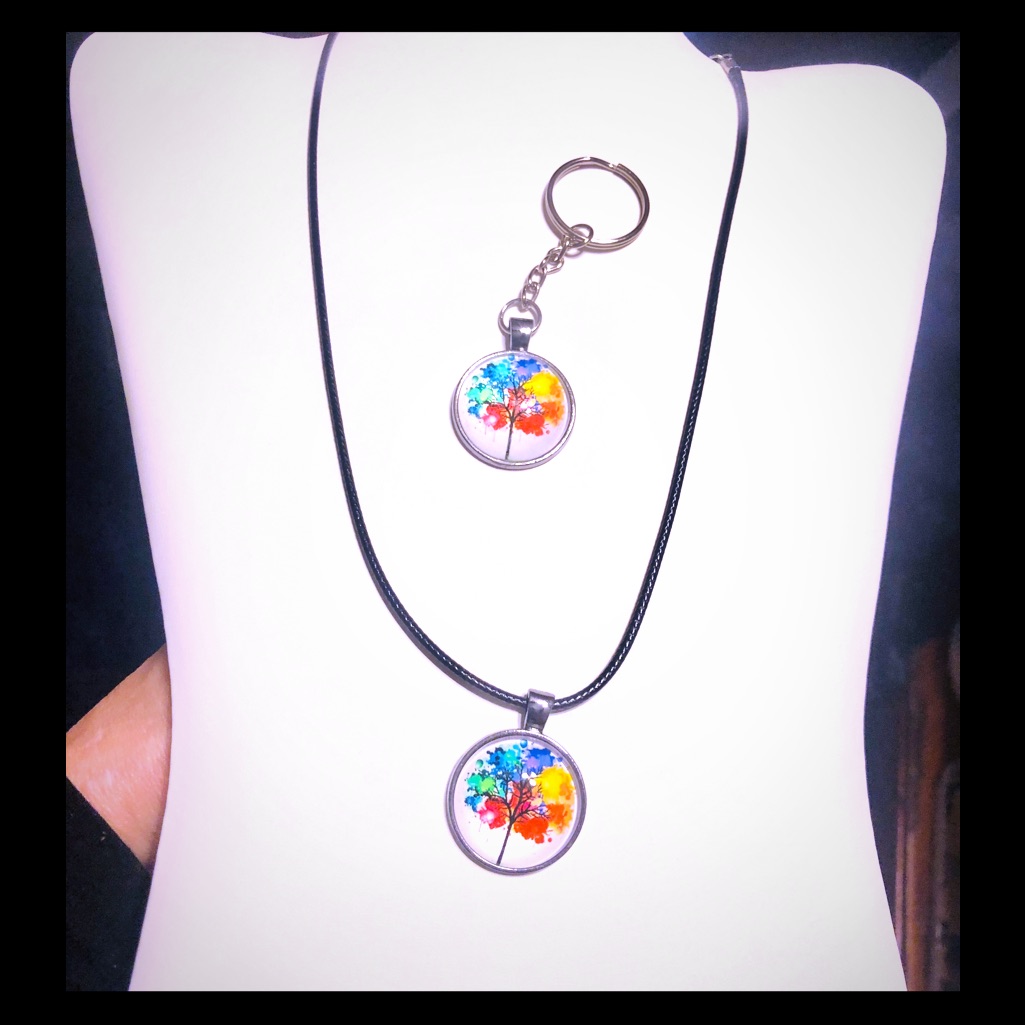 Beautiful Tree Of Life Necklace & Keychain Set